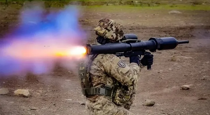 Kosova merr armatim antitank nga Gjermania, çfarë është PANZERFAUST 3