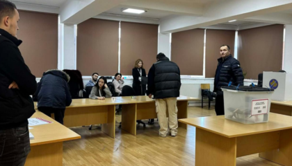 Kosova voton për të dalë nga ‘bllokada’, deri tani pa probleme serioze