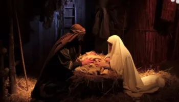 Kremtimi i Krishtlindjes, ritet dhe besimet në vende të ndryshme