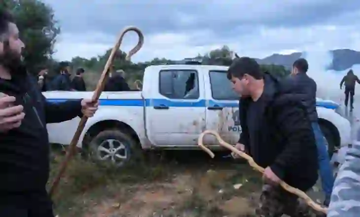 Kretë/ Përplasjet e fermerëve grek me policinë nxisin reagim të fortë nga qeveria. Priten arrestime