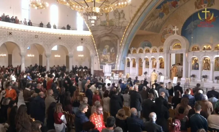Krishtlindja, mbahet në katedralen ‘Ngjallja e Krishtit’ mesha për besimtarët ortodoksë