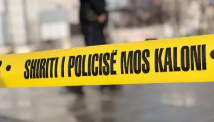 ‘Krishtlindja nuk sjell paqe’ për të rinjtë! Sherr me thika mes adoleshentëve në Kuçovë, plagoset 19-vjeçari