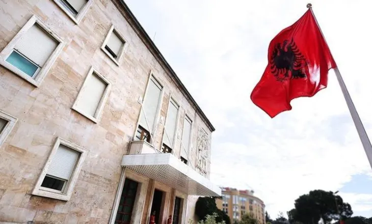 Krishtlindja të enjten, qeveria merr vendimin: E premtja ditë pushimi për administratën!