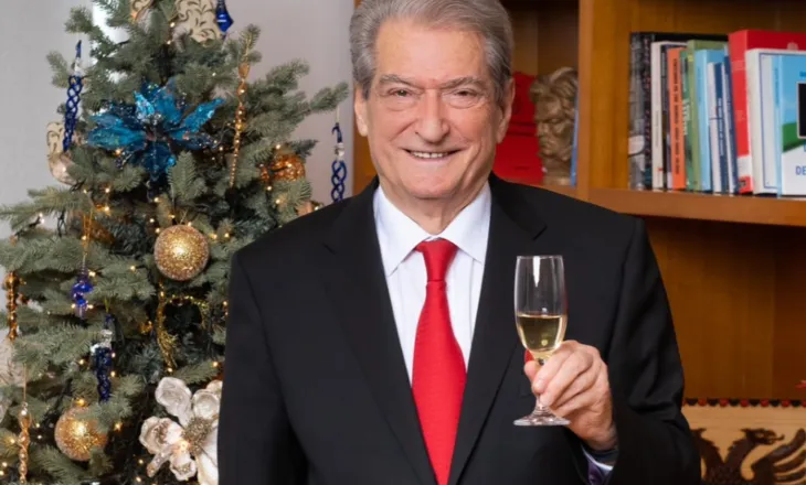 “Krishtlindjet e tjera t’i festojmë pa këtë kolerë të zezë”/ Berisha uron të gjithë besimtarët: Dita e Lindjes së…