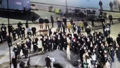 “Krushqit nuk erdhën fare, vetëm hyzmeqarët ishin”, Taulant Balla ironizon protestën e opozitës