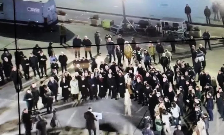 “Krushqit nuk erdhën fare, vetëm hyzmeqarët ishin”, Taulant Balla ironizon protestën e opozitës