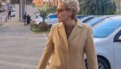 Kryemadhi batuta me gazetarët nga SPAK: Është shtuar shumë fjetja burrë me burrë