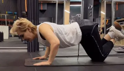 Kryemadhi bëhet gati për Prime/ Shfaqet nga palestra duke ushtruar fortë