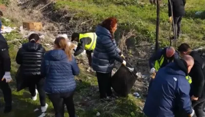 Kryeministri Rama publikon pamje nga pastrimi i lumit të Vjosës, të angazhuar ekipet e bashkisë