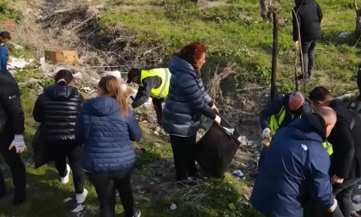 Kryeministri Rama publikon pamje nga pastrimi i Vjosës në Novoselë