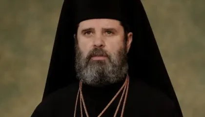 Kryepeshkop Joani uron besimtarët: Krishtlindja, rreze shprese