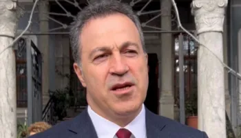 Kryetari i Kuvendit Niko Peleshi uron Krishtlindjen nga Korça: Kemi nevojë për paqe dhe vëllazëri mes të gjithëve