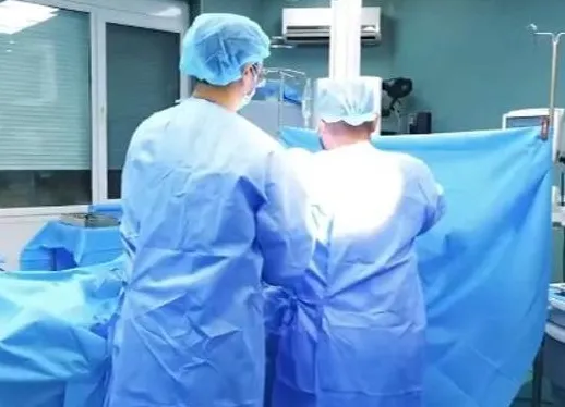 Kryhet me sukses nga mjekët e Spitalit të Traumës ndërhyrja e vështirë kirurgjikale te pacienti 23-vjeçar!