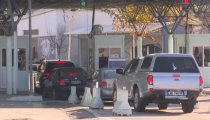 Kthehen për festat e fundvitit, fluks emigrantësh në pikën e kalimit kufitar në Kakavijë