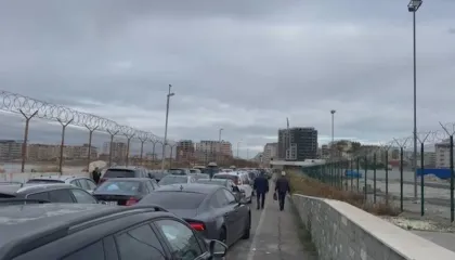 Kthehen për të kaluar festat me familjarët, fluks lëvizje e qytetarëve në Kapshticë dhe Qafë Thanë