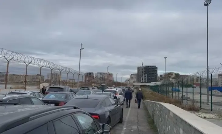 Kthehen për të kaluar festat me familjarët, fluks lëvizje e qytetarëve në Kapshticë dhe Qafë Thanë