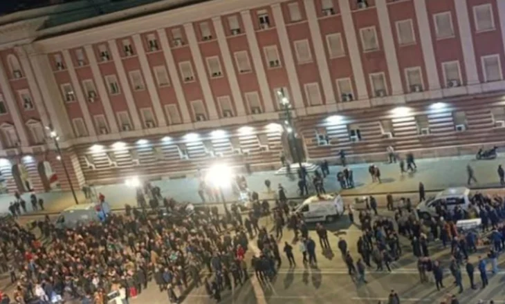 “Ku vajtën krushqit?”, Balla s’kursen ironinë ndaj PD: Dasmë si mos më keq këtë javë