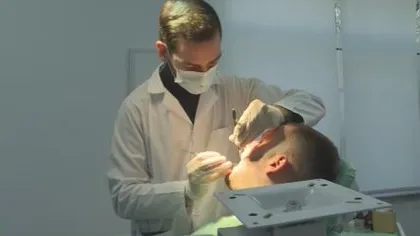 Kujdesi për dhëmbët, tek dentisti vetëm kur kemi dhimbje. Klinika në QSUT ofron shërbime falas