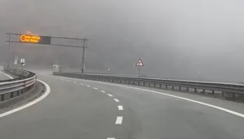 Kukës/ ‘Rruga e Kombit’ prej një muaji nën pushtetin e mjegullës, autoritetet apel drejtuesve të lëvizin me kujdes