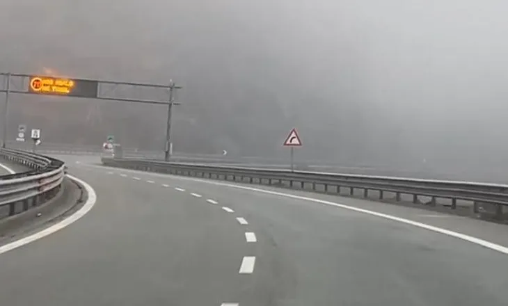 Kukës/ ‘Rruga e Kombit’ prej një muaji nën pushtetin e mjegullës, autoritetet apel drejtuesve të lëvizin me kujdes