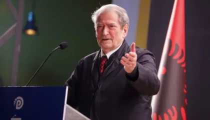 “Kunati i Edi Ramës përcakton tenderat”/ Berisha nga Kurbini: Jemi të gatshëm t’u japim atë që meritojnë