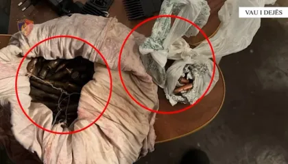 Kundërshtoi kontrollin fizik nga policia, 42-vjeçarit i gjendet drogë me vete dhe municione luftarake në shtëpi