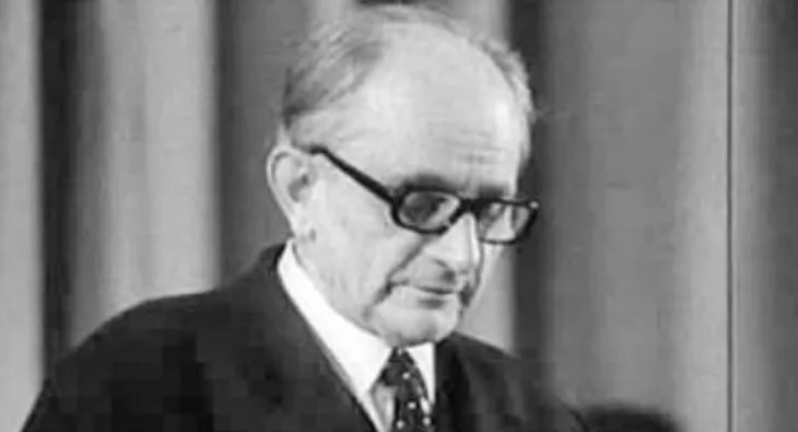 Kur reagonte Eqrem Çabej: Gjuha element i naltë kulture, jo objekt mode!