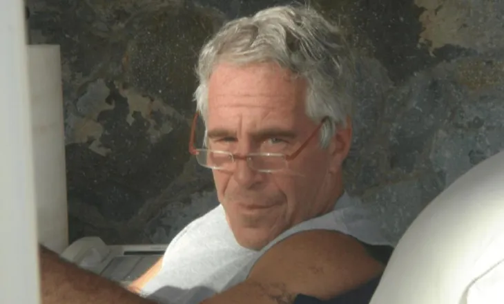 Kush dhe çfarë përfshihet në dosjet Epstein?