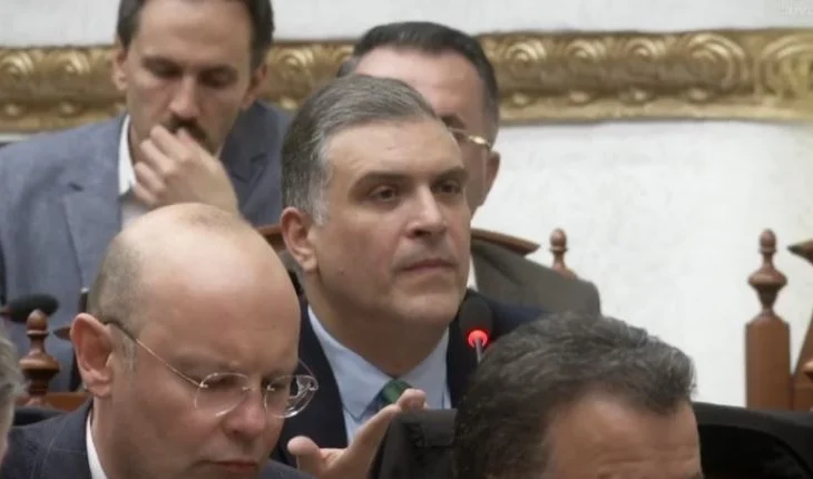 “Kush do të japë llogari pse…”/ Seanca plenare, Blushi: Meqë Ballukun nuk e keni, duhet vijë krydehajduti