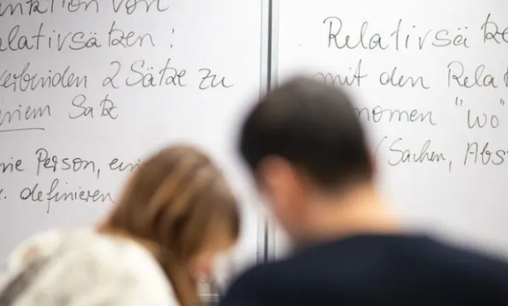 Kush flet më shumë gjuhë, plaket më ngadalë!