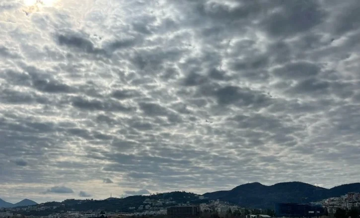 Kushte atmosferike të qëndrueshme, por temperatura të ulëta/ Ja parashikimi i motit për sot