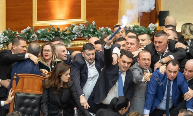 Kuvendi vendos për përjashtimin e deputetëve të PD, 1 orë para seancës për mandatin e Ballukut