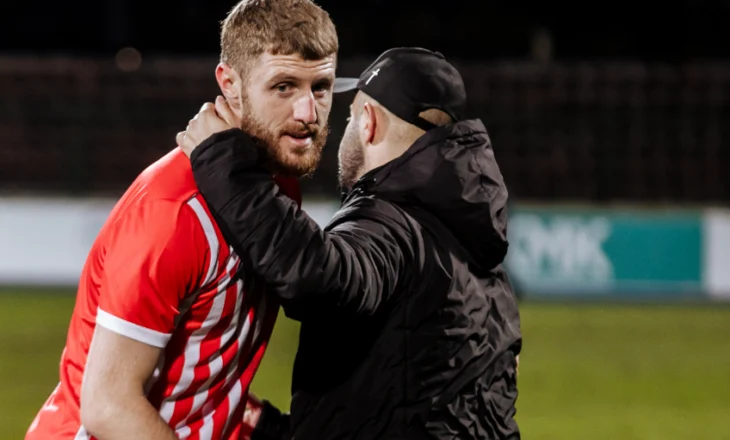 LAJM I FUNDIT/ “U dhunua Ernest Gjoka dhe lojtarët tanë”! Skënderbeu braktis ndeshjen pas skandalit: Kështu nuk luajmë futboll