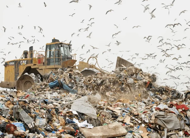 Landfillet e fshehura në Britani dhe Europë rrezikojnë të ndotin ujërat e pijshëm