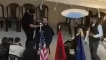 Lapaj duke u qethur poshtë Kryeministrisë, Braçe nxjerr videon: Po të doni besojeni, po të doni jo