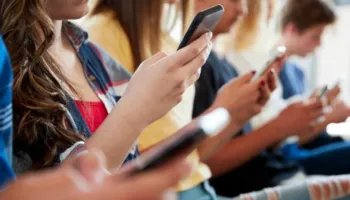 Largimi nga rrjetet sociale, përmirëson nivelin e depresionit dhe ankthit