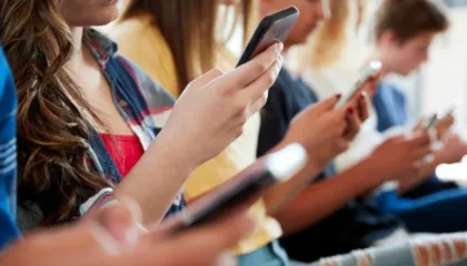 Largimi nga rrjetet sociale, përmirëson nivelin e depresionit dhe ankthit