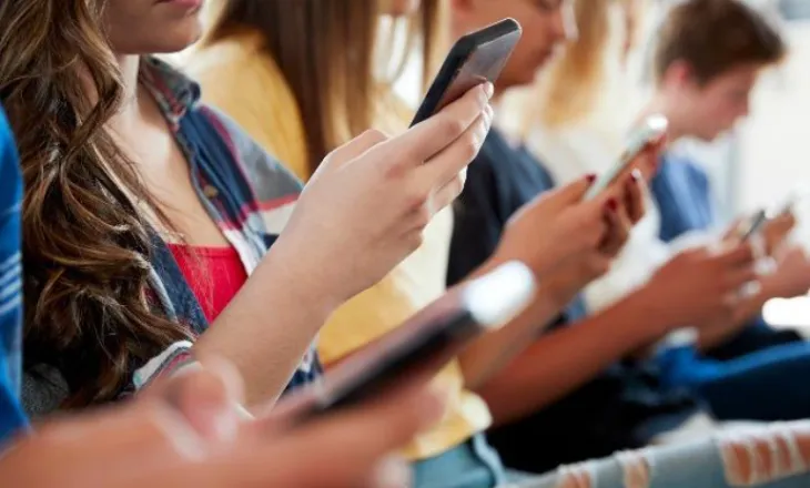 Largimi nga rrjetet sociale, përmirëson nivelin e depresionit dhe ankthit