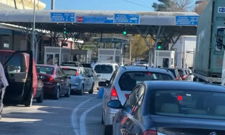 Lejohen të kalojnë vetëm automjetet me emergjenca shëndetësore/ Bllokohet për disa orë aksi Kakavijë–Janinë, protesta..