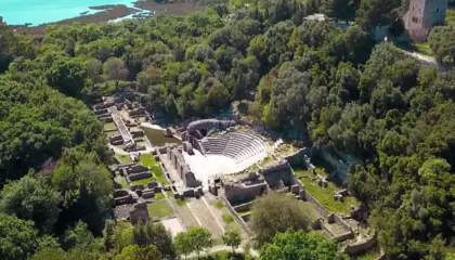 Lejuan ndërtimet pa leje në Butrint/ Prokuroria Sarandë çon në gjyq 5 persona, mes tyre kryeinspektorin dhe inspektorët e IVMT