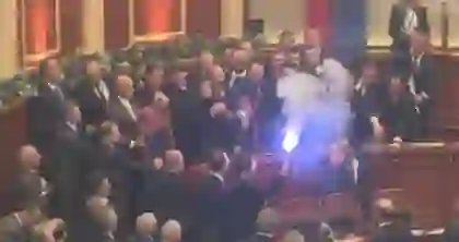 Leksion nga Shqipëria: Si nuk duhet të sillet një opozitë që mos qëndrojë përjetësisht në opozitë