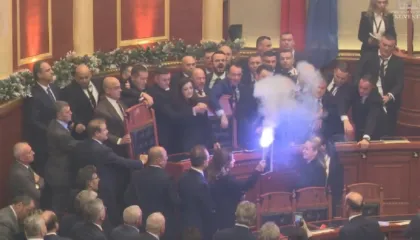 Leksion nga Shqipëria: Si nuk duhet të sillet një opozitë që mos qëndrojë përjetësisht në opozitë