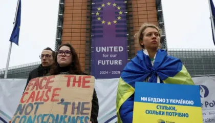 Liderët e BE-së mblidhen për financimin e Ukrainës, teksa Moska e Kievi shkëmbejnë sulme