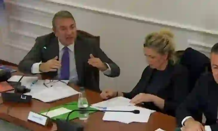 Ligji i ri i konfliktit të interesit, Gjiknuri: Po detyroni pedagogun të mos ushtojë profesionin e mjekut, do jetë…