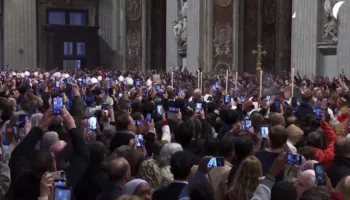 Lindja e Krishtit në Betlehem, në Vatikan, Papa Leo XIV mban meshën dhe kritikon trajtimin e njerëzve si mallra