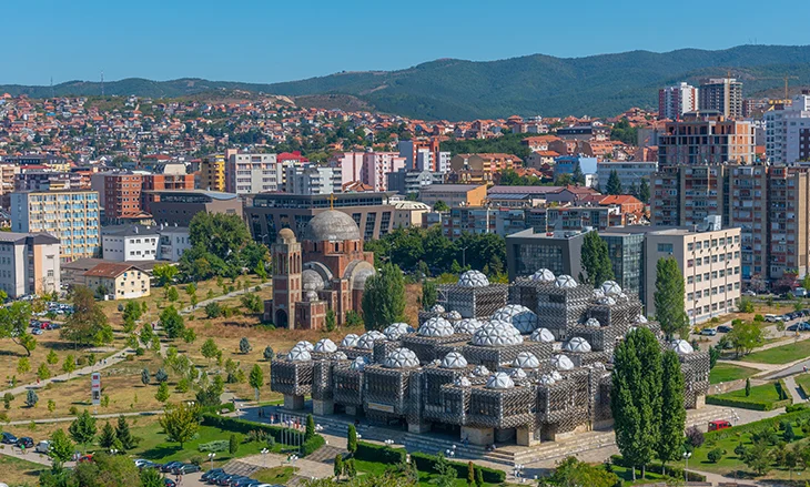 Lista serbe u refuzua të marrë pjesë në zgjedhje, ja reagimi i ambasadës amerikane dhe britanike në Prishtinë