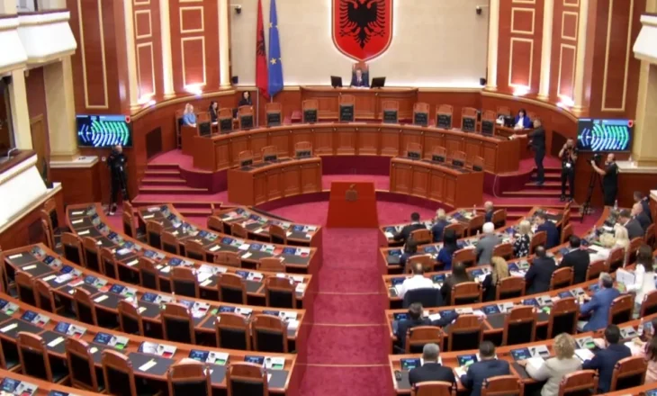 LIVE! Kuvendi mblidhet në seancë plenare, në rend dite edhe shqyrtimi i 14 projektligjeve