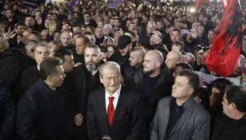 LIVE/ Protesta kombëtare e PD, Bardhi: Rama do që ne të ulim kokën, por jemi këtu t’i tregojmë se koha e tyre ka mbaruar