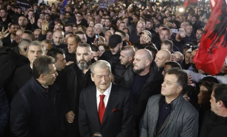 LIVE/ Protesta kombëtare e PD, Bardhi: Rama do që ne të ulim kokën, por jemi këtu t’i tregojmë se koha e tyre ka mbaruar