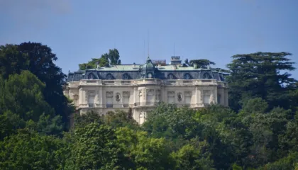 Lufta e Rothschildëve për “Luvrin e vogël””: vjehrra dhe nusja, në një mosmarrëveshje për thesare të panumërta